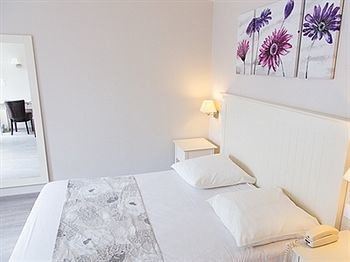 Auberge Du Cheval Blanc Chateaugiron Екстер'єр фото